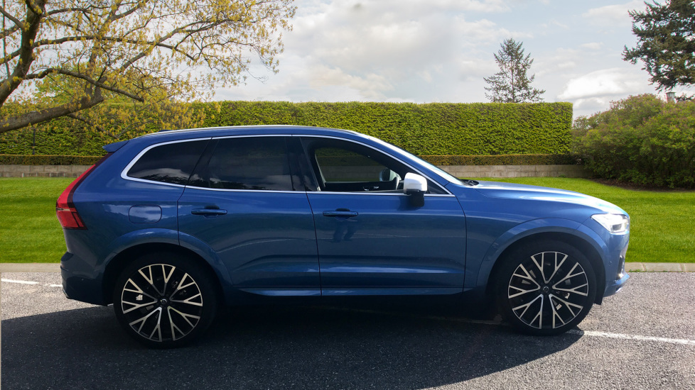 Volvo XC60 2.0 T8 Hybrid R Design Pro AWD With Apple Car Play and 22 Inch Diamond Cut Matt Black