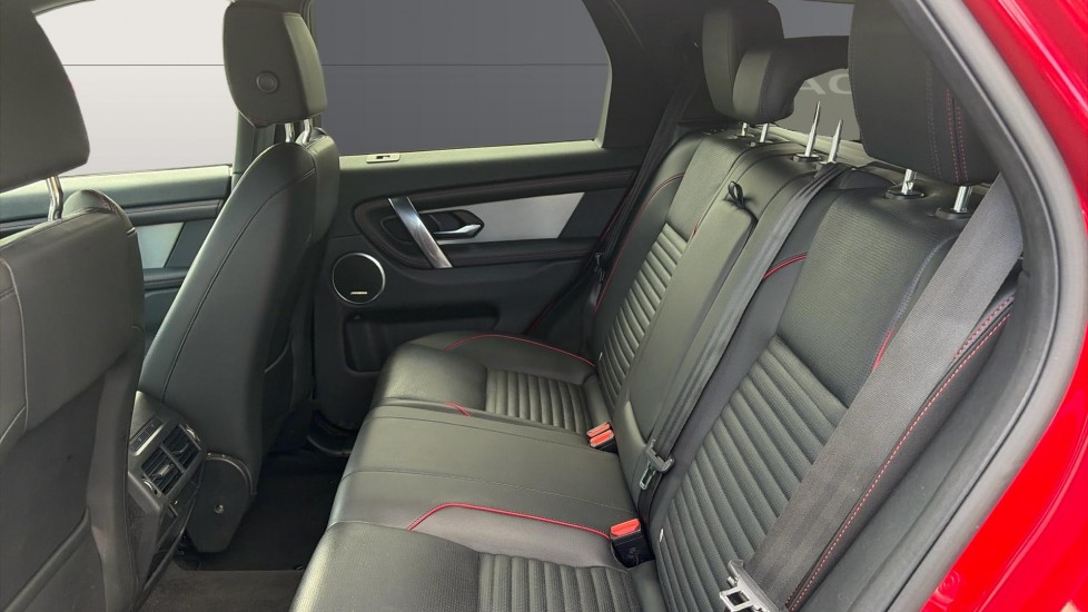 Land Rover Discovery Sport 1.5 P300e R-Dynamic SE 5dr Auto [5 Seat] Station Wagon - Image 4