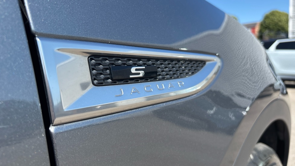 Jaguar E-Pace 2.0 [200] R-Dynamic S 5dr Auto Petrol Estate - Image 31