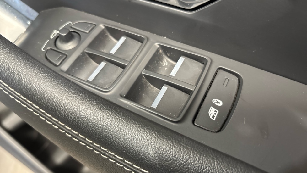 Jaguar E-Pace 2.0 [200] R-Dynamic S 5dr Auto Petrol Estate - Image 39
