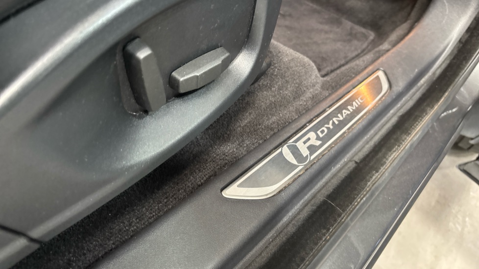 Jaguar E-Pace 2.0 [200] R-Dynamic S 5dr Auto Petrol Estate - Image 40