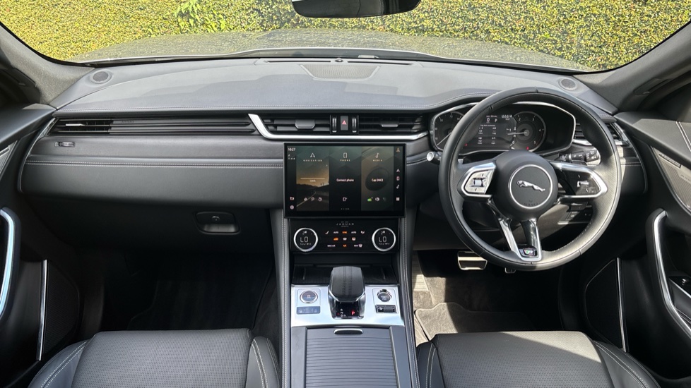 Jaguar F-Pace 2.0 D200 R-Dynamic HSE 5dr Auto AWD Diesel Estate - Image 9