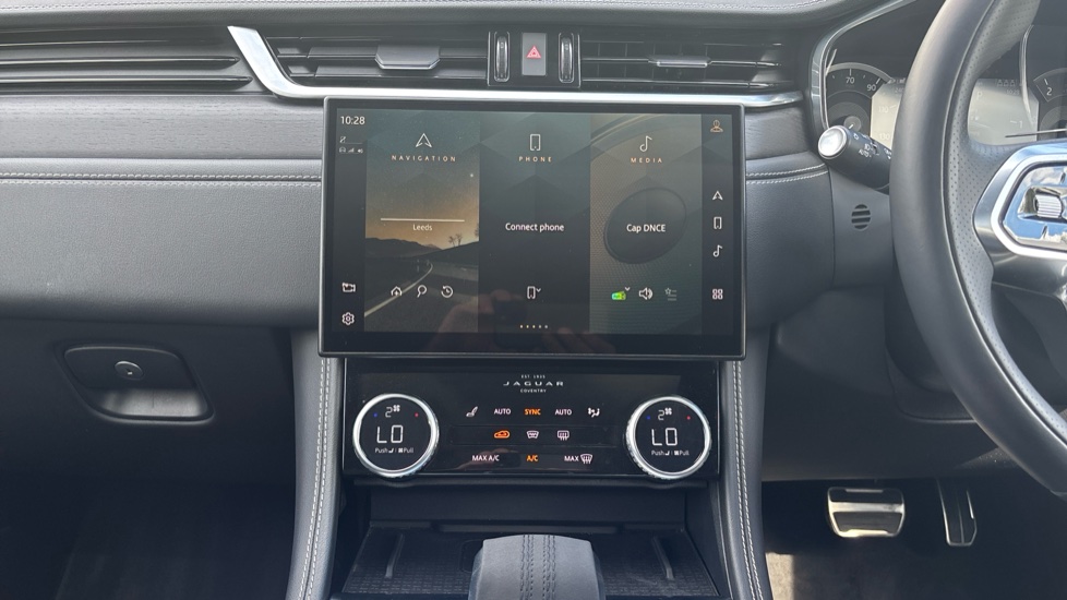 Jaguar F-Pace 2.0 D200 R-Dynamic HSE 5dr Auto AWD Diesel Estate - Image 14