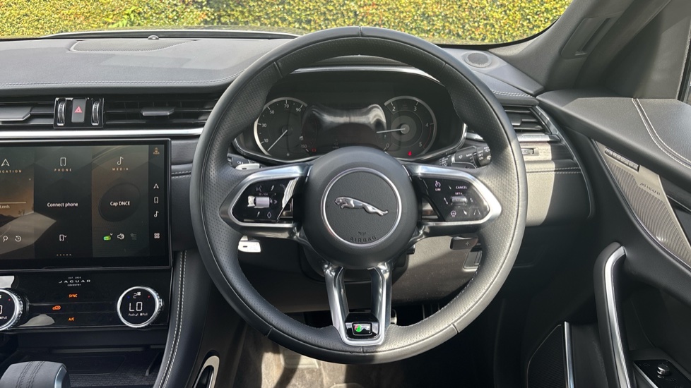 Jaguar F-Pace 2.0 D200 R-Dynamic HSE 5dr Auto AWD Diesel Estate - Image 15