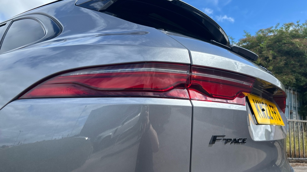Jaguar F-Pace 2.0 D200 R-Dynamic HSE 5dr Auto AWD Diesel Estate - Image 19