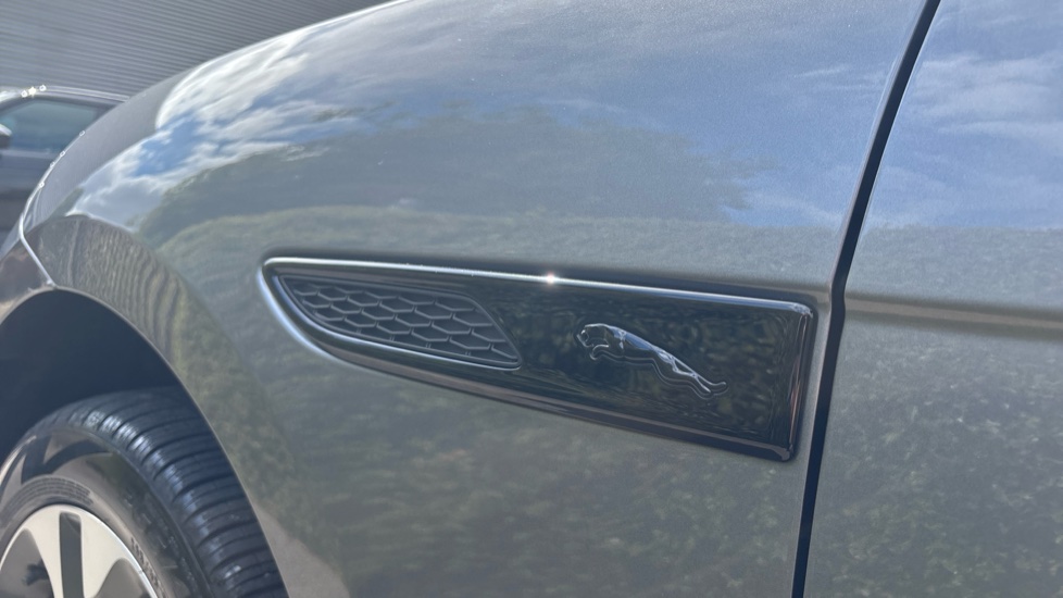 Jaguar F-Pace 2.0 D200 R-Dynamic HSE 5dr Auto AWD Diesel Estate - Image 20