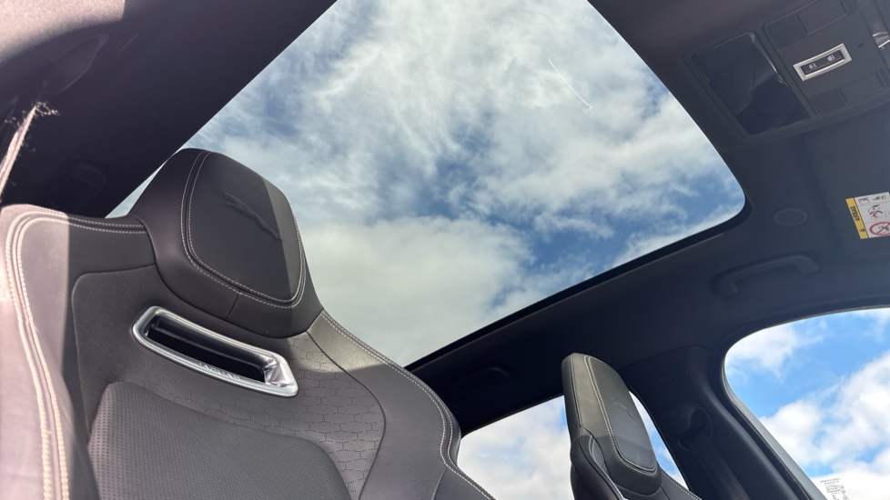 Jaguar F-Pace 2.0 D200 R-Dynamic HSE 5dr Auto AWD Diesel Estate - Image 21