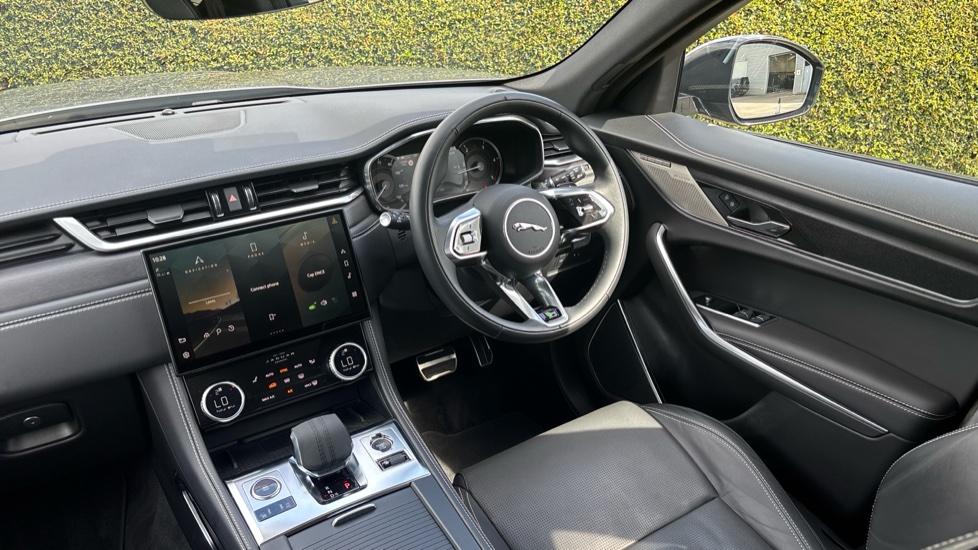 Jaguar F-Pace 2.0 D200 R-Dynamic HSE 5dr Auto AWD Diesel Estate - Image 32