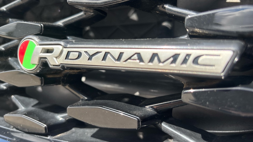 Jaguar F-Pace 2.0 D200 R-Dynamic HSE 5dr Auto AWD Diesel Estate - Image 36