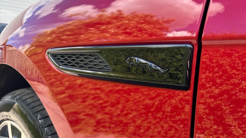 Jaguar F-Pace 2.0 D200 R-Dynamic SE Black 5dr Auto AWD Diesel Estate - Image 20
