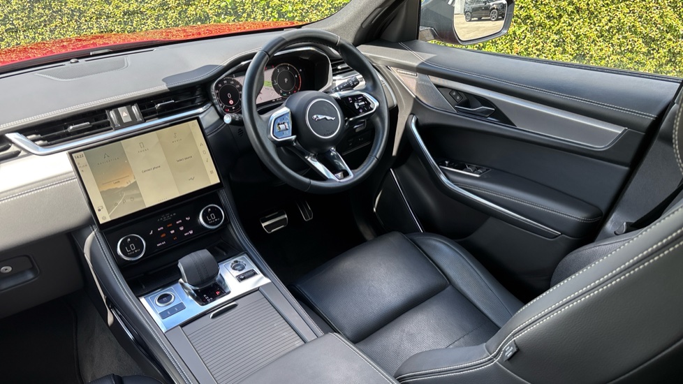 Jaguar F-Pace 2.0 D200 R-Dynamic SE Black 5dr Auto AWD Diesel Estate - Image 26
