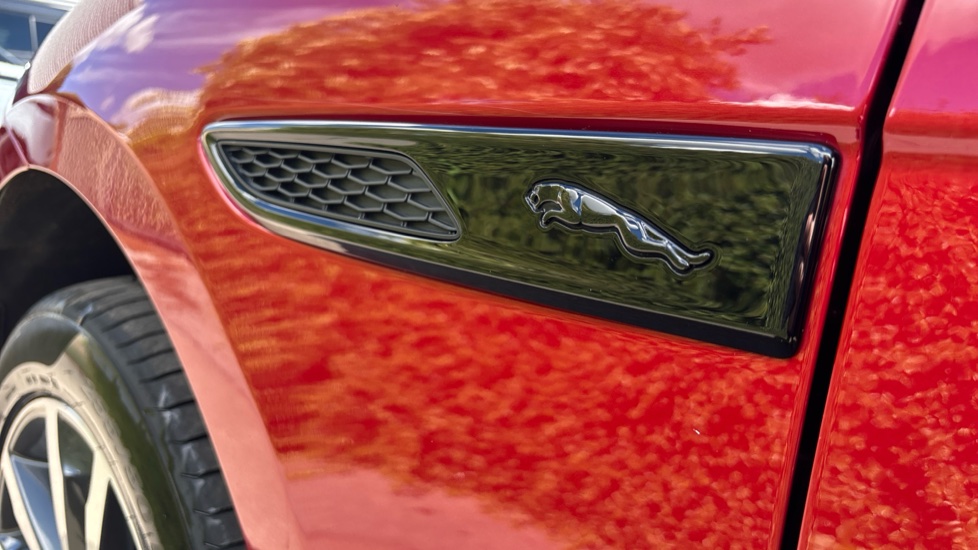 Jaguar F-Pace 2.0 D200 R-Dynamic SE Black 5dr Auto AWD Diesel Estate - Image 31