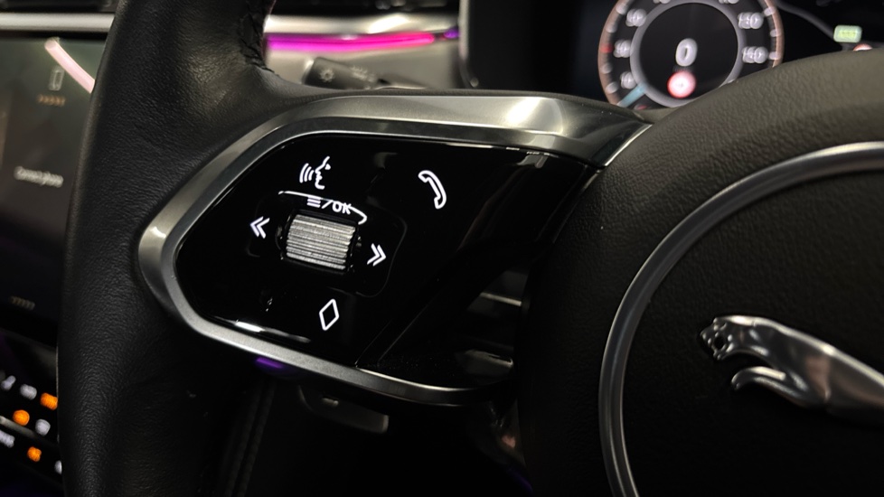 Jaguar F-Pace 2.0 D200 R-Dynamic SE Black 5dr Auto AWD Diesel Estate - Image 36