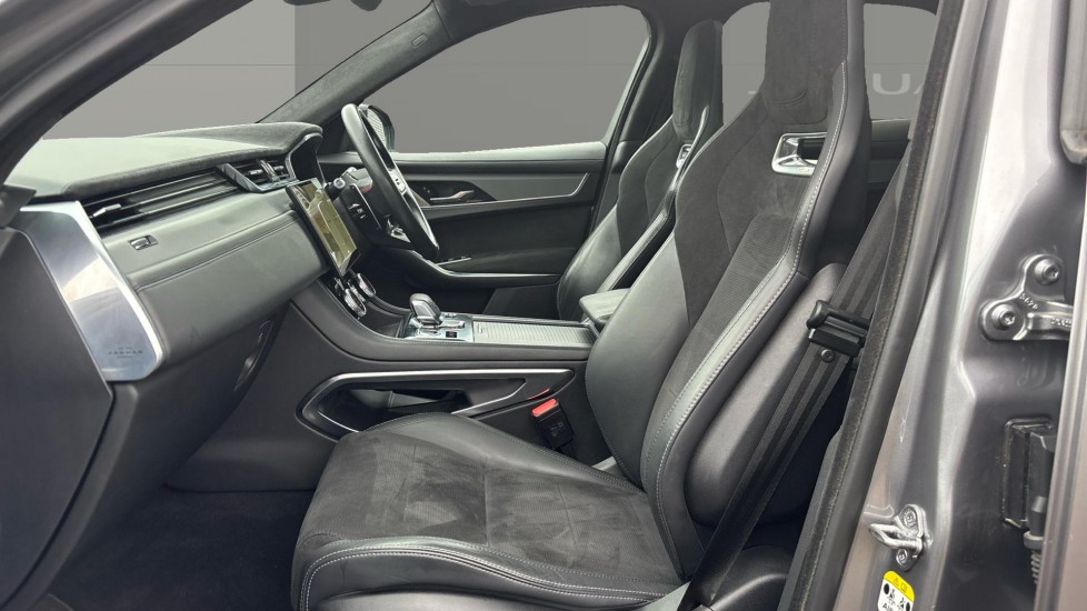 Jaguar F-Pace 5.0 V8 550 SVR 5dr Auto AWD Petrol Estate - Image 3