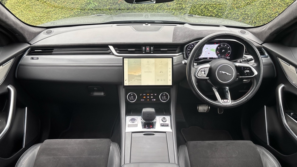 Jaguar F-Pace 5.0 V8 550 SVR 5dr Auto AWD Petrol Estate - Image 9