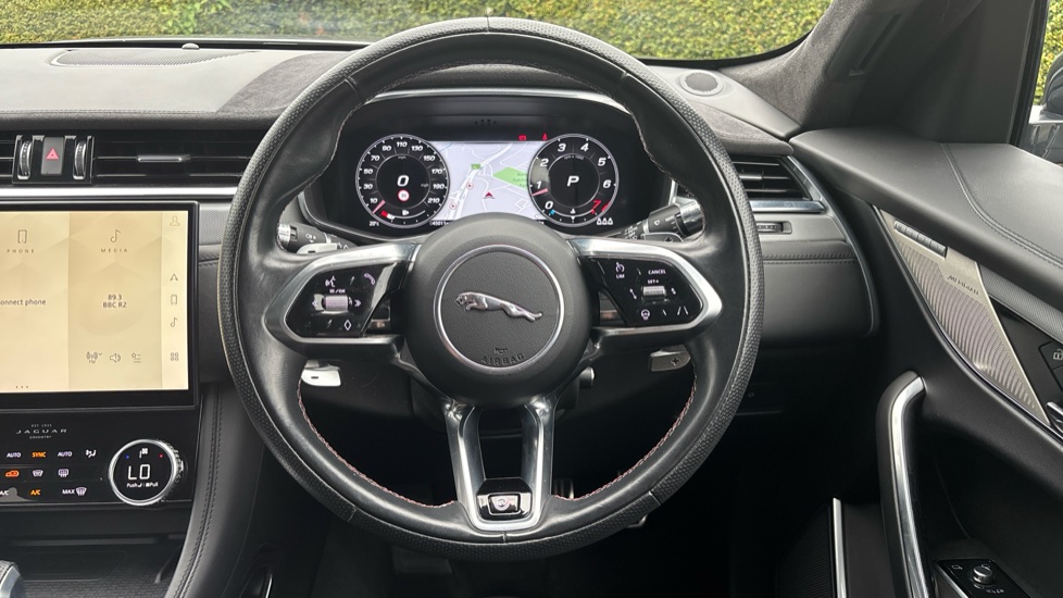 Jaguar F-Pace 5.0 V8 550 SVR 5dr Auto AWD Petrol Estate - Image 15