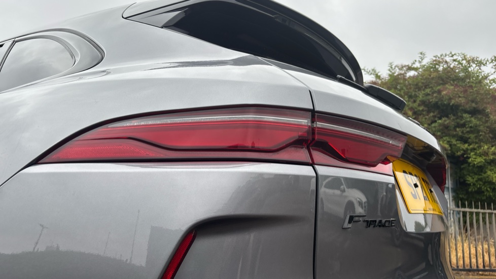 Jaguar F-Pace 5.0 V8 550 SVR 5dr Auto AWD Petrol Estate - Image 19