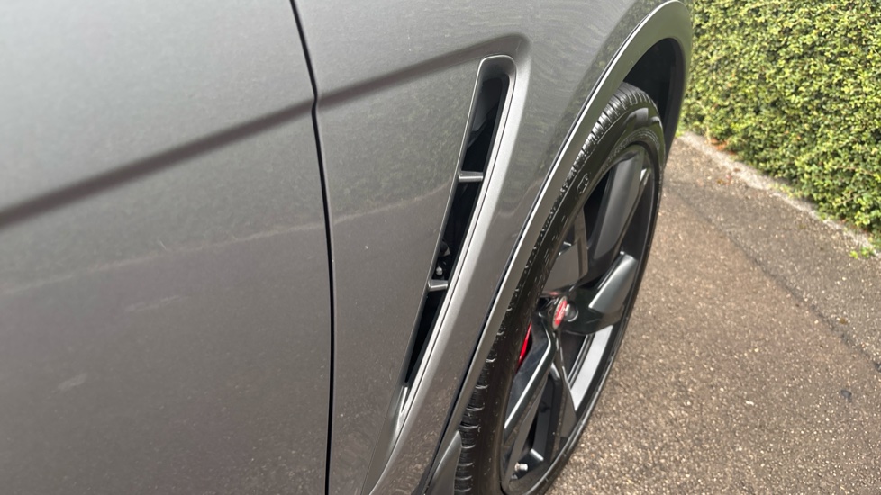 Jaguar F-Pace 5.0 V8 550 SVR 5dr Auto AWD Petrol Estate - Image 30