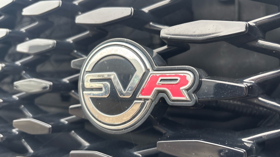 Jaguar F-Pace 5.0 V8 550 SVR 5dr Auto AWD Petrol Estate - Image 36