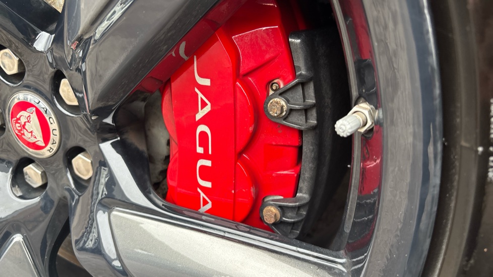 Jaguar F-Pace 5.0 V8 550 SVR 5dr Auto AWD Petrol Estate - Image 43