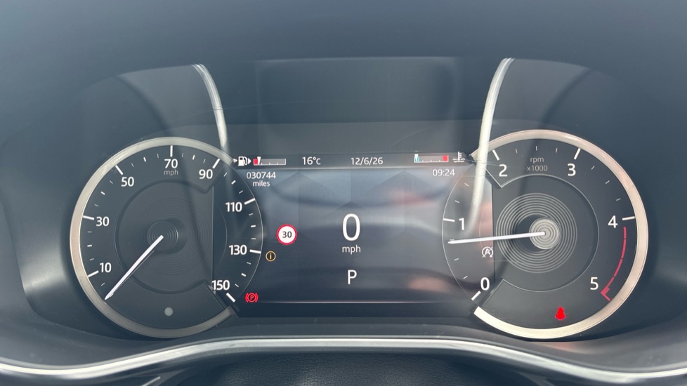 Jaguar F-Pace 2.0 D200 R-Dynamic S 5dr Auto AWD Diesel Estate - Image 16