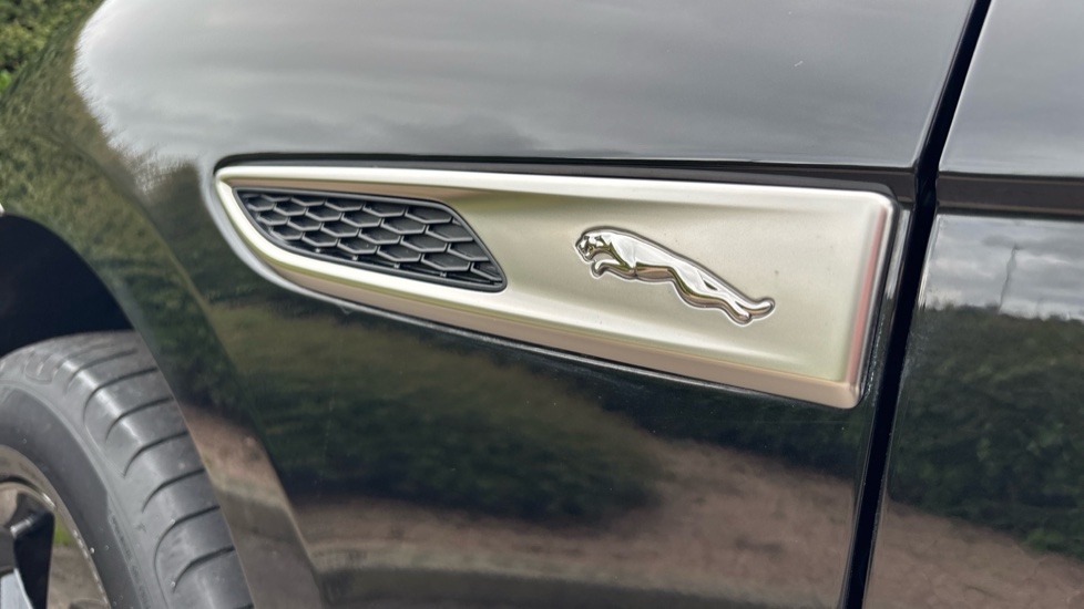 Jaguar F-Pace 2.0 D200 R-Dynamic S 5dr Auto AWD Diesel Estate - Image 20
