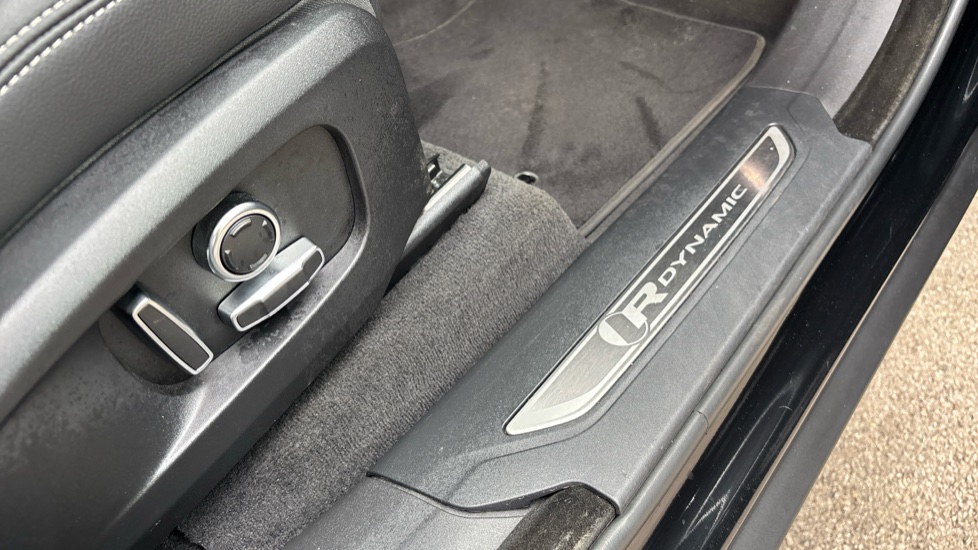 Jaguar F-Pace 2.0 D200 R-Dynamic S 5dr Auto AWD Diesel Estate - Image 21