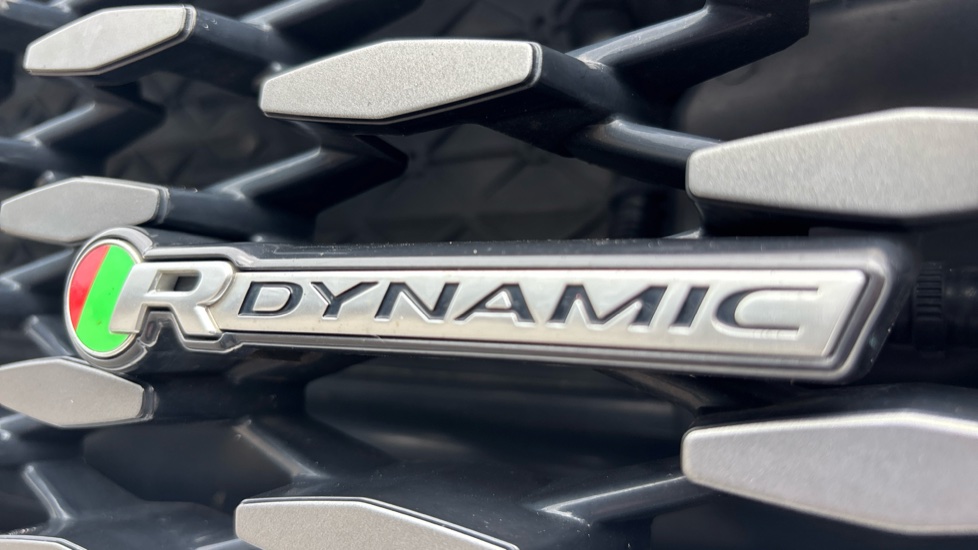 Jaguar F-Pace 2.0 D200 R-Dynamic S 5dr Auto AWD Diesel Estate - Image 32