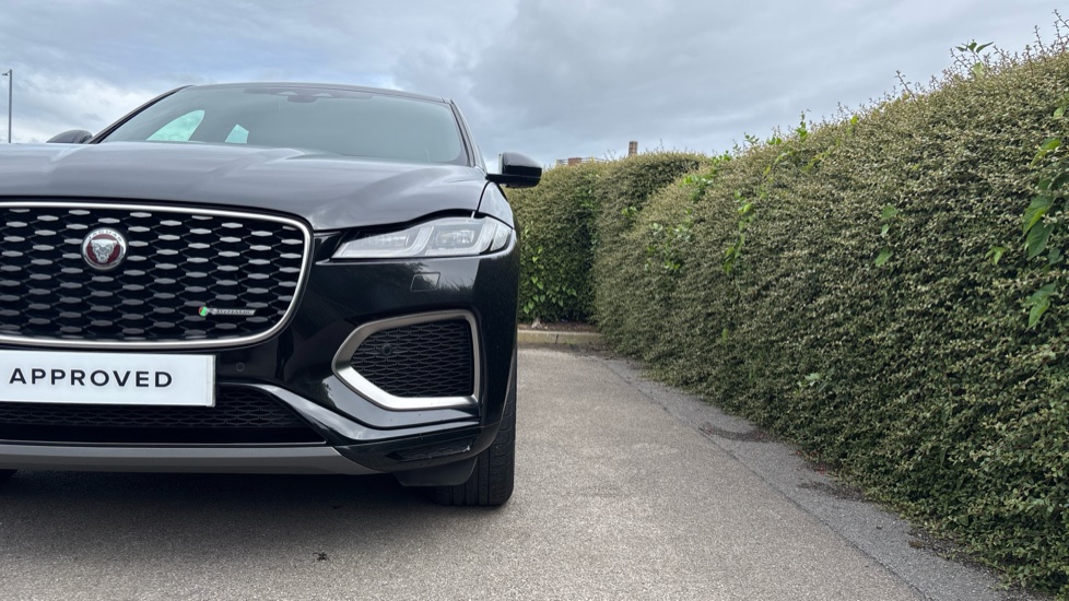 Jaguar F-Pace 2.0 D200 R-Dynamic S 5dr Auto AWD Diesel Estate - Image 33