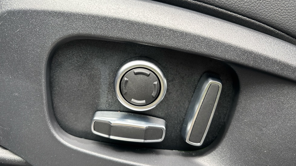 Jaguar F-Pace 2.0 D200 R-Dynamic S 5dr Auto AWD Diesel Estate - Image 34