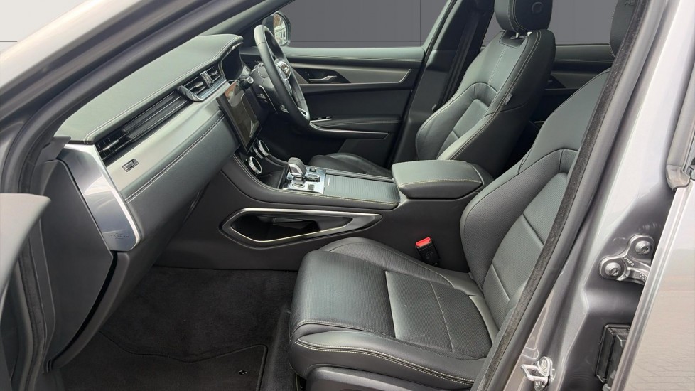 Jaguar F-Pace 3.0 D300 R-Dynamic SE Black 5dr Auto AWD Diesel Estate - Image 3