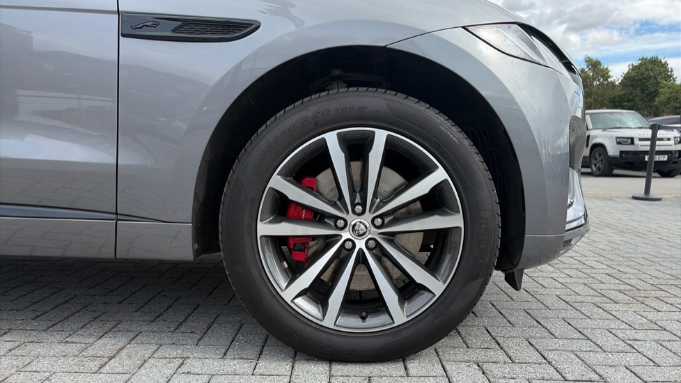 Jaguar F-Pace 3.0 D300 R-Dynamic SE Black 5dr Auto AWD Diesel Estate - Image 8