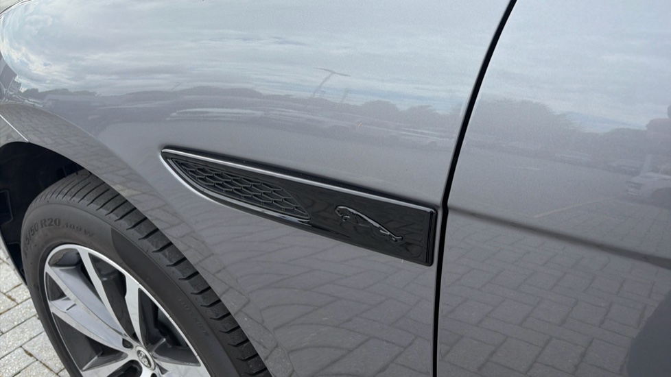 Jaguar F-Pace 3.0 D300 R-Dynamic SE Black 5dr Auto AWD Diesel Estate - Image 20