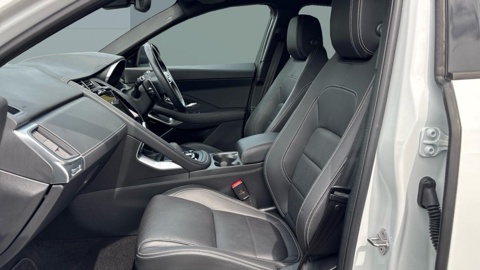 Jaguar E-Pace 2.0 D200 R-Dynamic SE 5dr Auto Diesel Estate - Image 3