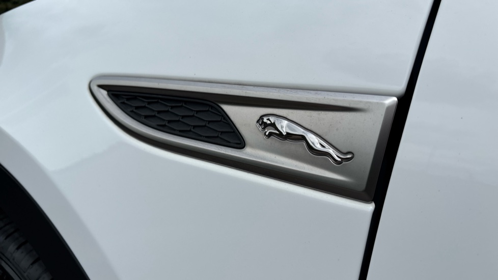 Jaguar E-Pace 2.0 D200 R-Dynamic SE 5dr Auto Diesel Estate - Image 20