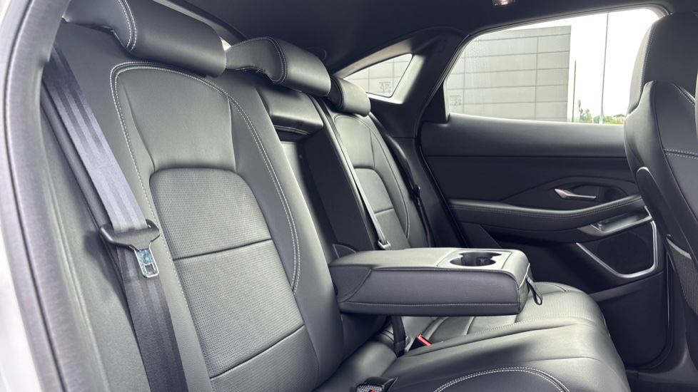 Jaguar E-Pace 2.0 D200 R-Dynamic SE 5dr Auto Diesel Estate - Image 31