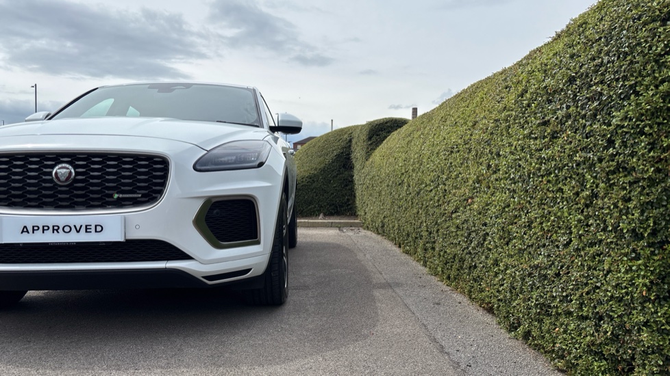 Jaguar E-Pace 2.0 D200 R-Dynamic SE 5dr Auto Diesel Estate - Image 34