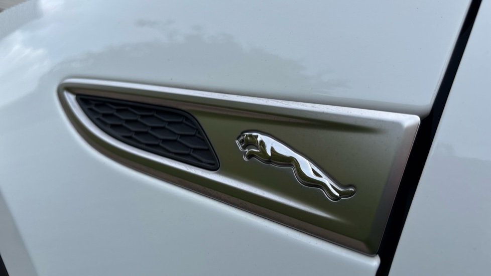 Jaguar E-Pace 2.0 D200 R-Dynamic SE 5dr Auto Diesel Estate - Image 37