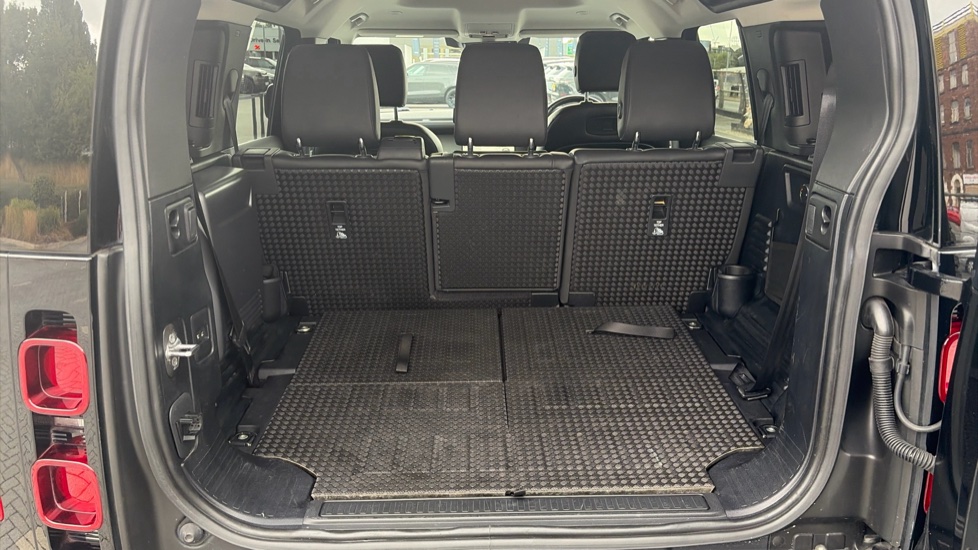 Land Rover Defender 3.0 D250 XS Edition 110 5dr Auto [7 Seat] Diesel Estate - Image 10