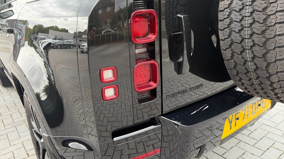 Land Rover Defender 3.0 D250 XS Edition 110 5dr Auto [7 Seat] Diesel Estate - Image 19