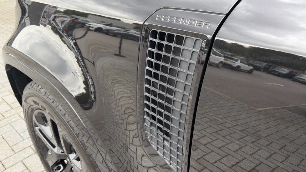 Land Rover Defender 3.0 D250 XS Edition 110 5dr Auto [7 Seat] Diesel Estate - Image 21