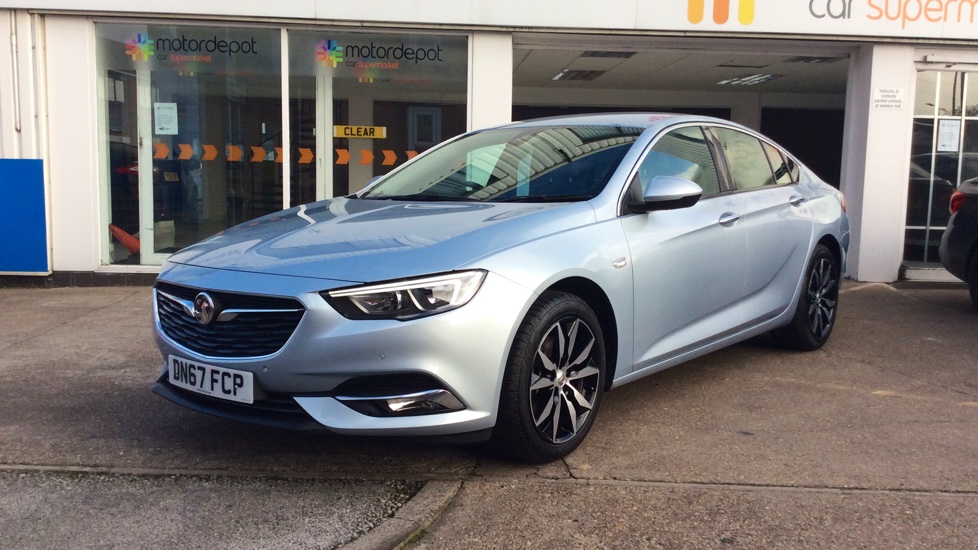 Opel Insignia Turbo 17 Car View Specs
