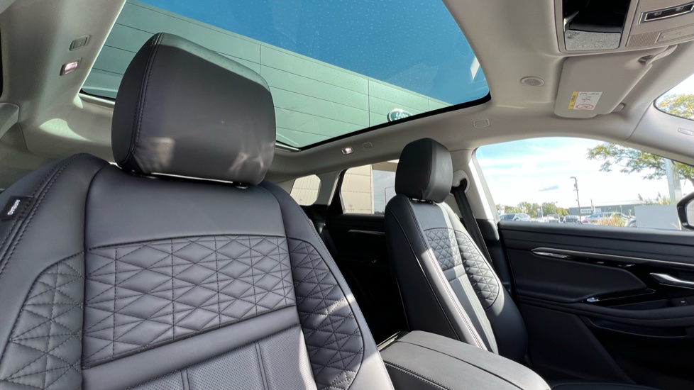 Land Rover Range Rover Evoque 1.5 P300e Autobiography 5dr Auto Hatchback - Image 37
