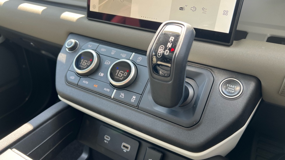 Land Rover Defender 3.0 D250 HSE 90 3dr Auto Diesel Estate - Image 13