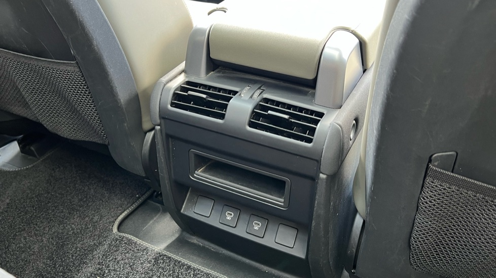 Land Rover Defender 3.0 D250 HSE 90 3dr Auto Diesel Estate - Image 18