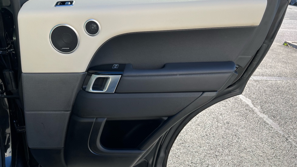 Land Rover Range Rover Sport 3.0 D300 HSE Silver 5dr Auto Diesel Estate - Image 32