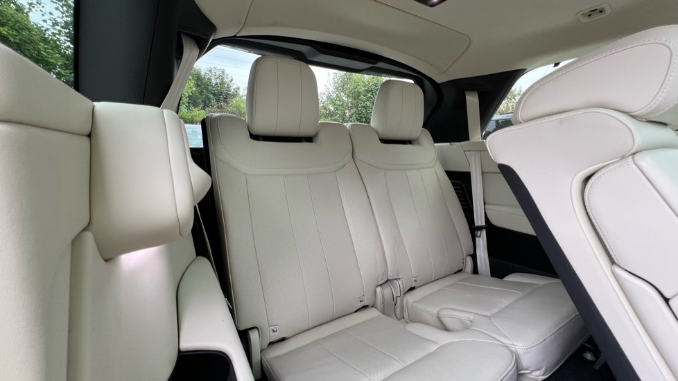 Land Rover Range Rover 3.0 D350 HSE LWB 4dr Auto [7 Seat] Diesel Estate - Image 33