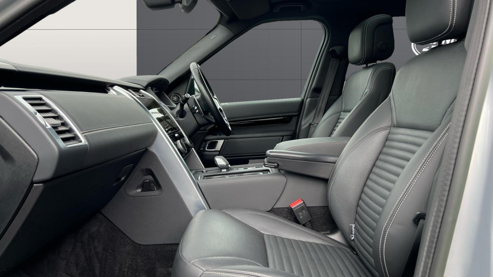 Land Rover Discovery 3.0 D300 R-Dynamic SE 5dr Auto Diesel Station Wagon - Image 3
