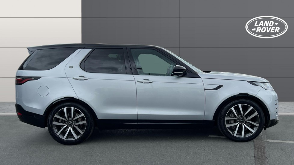 Land Rover Discovery 3.0 D300 R-Dynamic SE 5dr Auto Diesel Station Wagon - Image 5