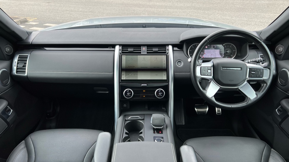 Land Rover Discovery 3.0 D300 R-Dynamic SE 5dr Auto Diesel Station Wagon - Image 9